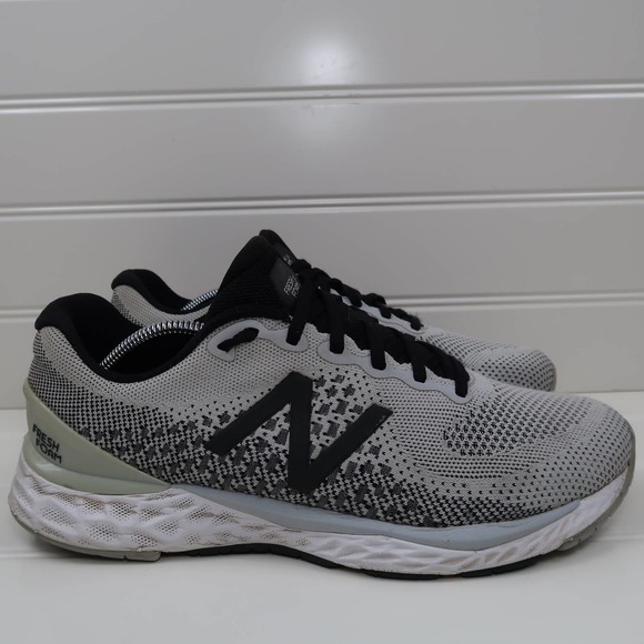 Athletic Running Shoes Size 05 M880e10 